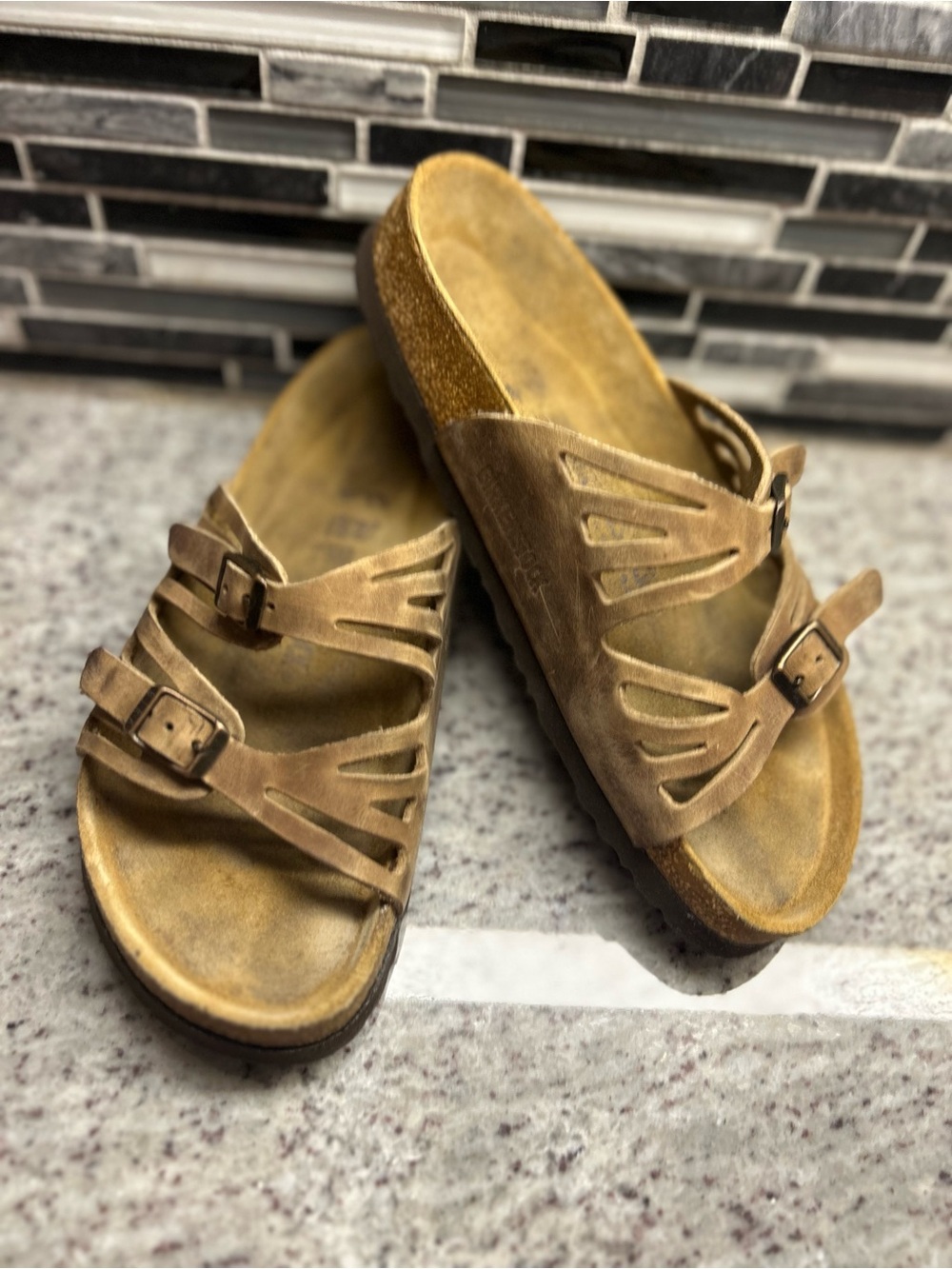 Birkenstock Granada Women’s Tan leather Buckle Slide Sandals size 7(38)